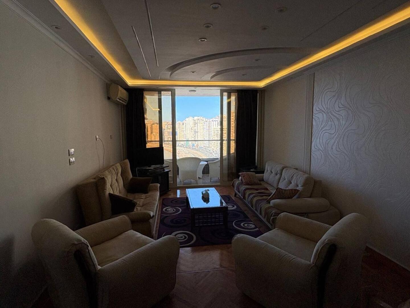Cozy Beachfront Apartments *