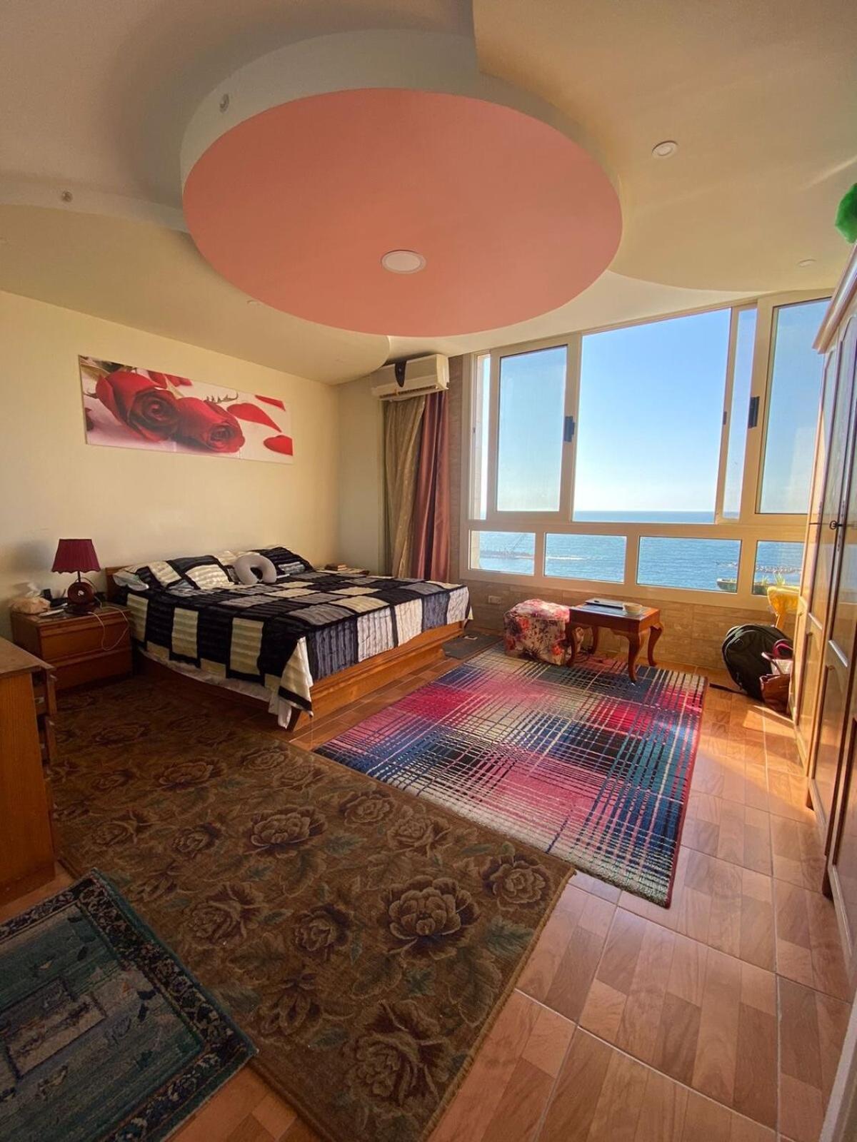 Cozy Beachfront Apartments *